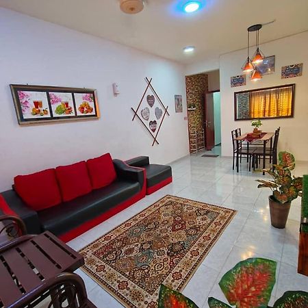 Homestay Budget Kuala Terengganu Tulipsia House Exteriör bild